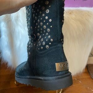 Authentic short Ugg boots, studded